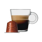 Чашка эспрессо и кофейная капсула