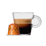 Кофе в чашке и капсула эспрессо