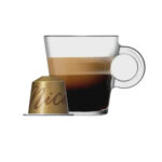 Чашка эспрессо с капсулой кофе