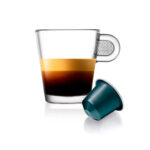 Чашка эспрессо с кофейной капсулой