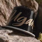 Чёрная капсула кофе на камнях