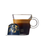 Чашка кофе с капсулой Nespresso